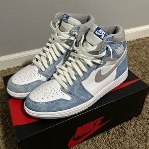 Jordan 1 “Hyper Royals”